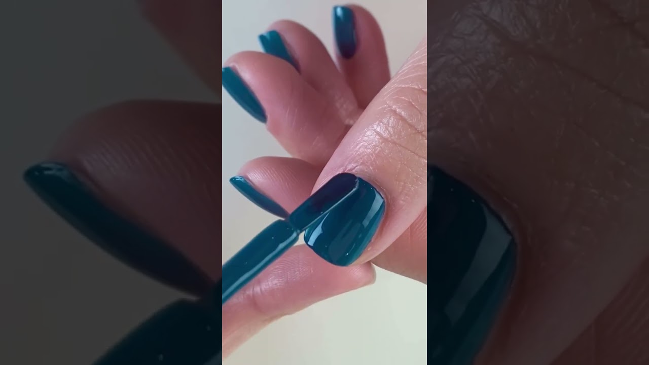 COLOR THERAPY : Application de la teinte Dark Clover 💙 #manucurist #nails